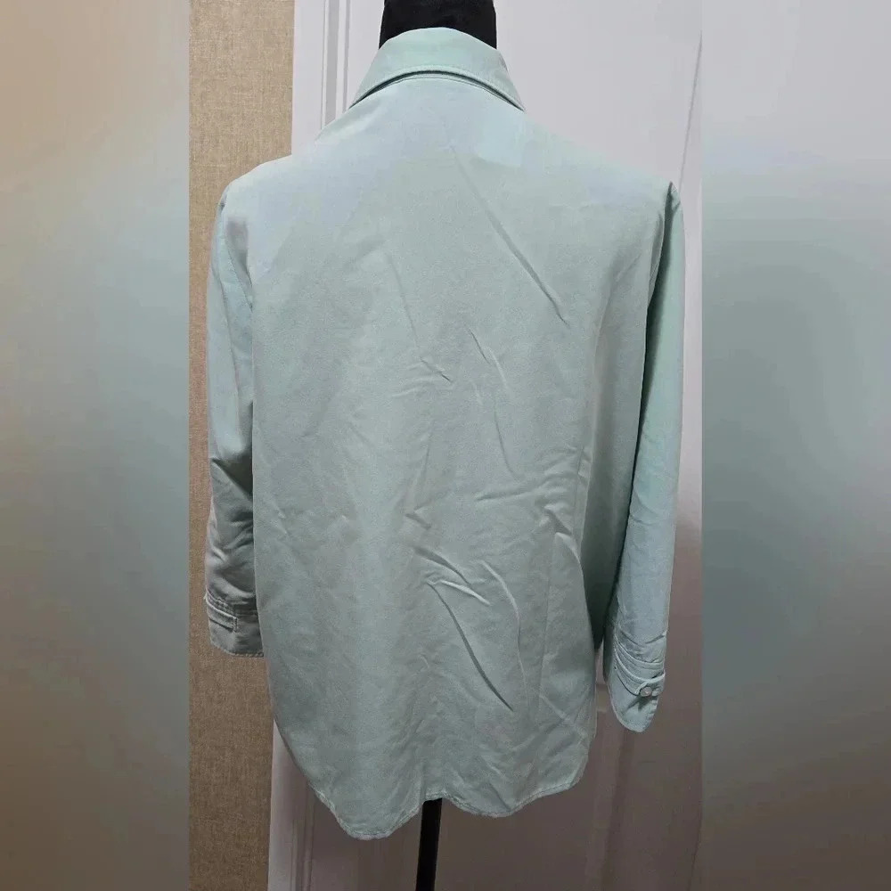 First Issue Green Button Down Top - Picture 5 of 5